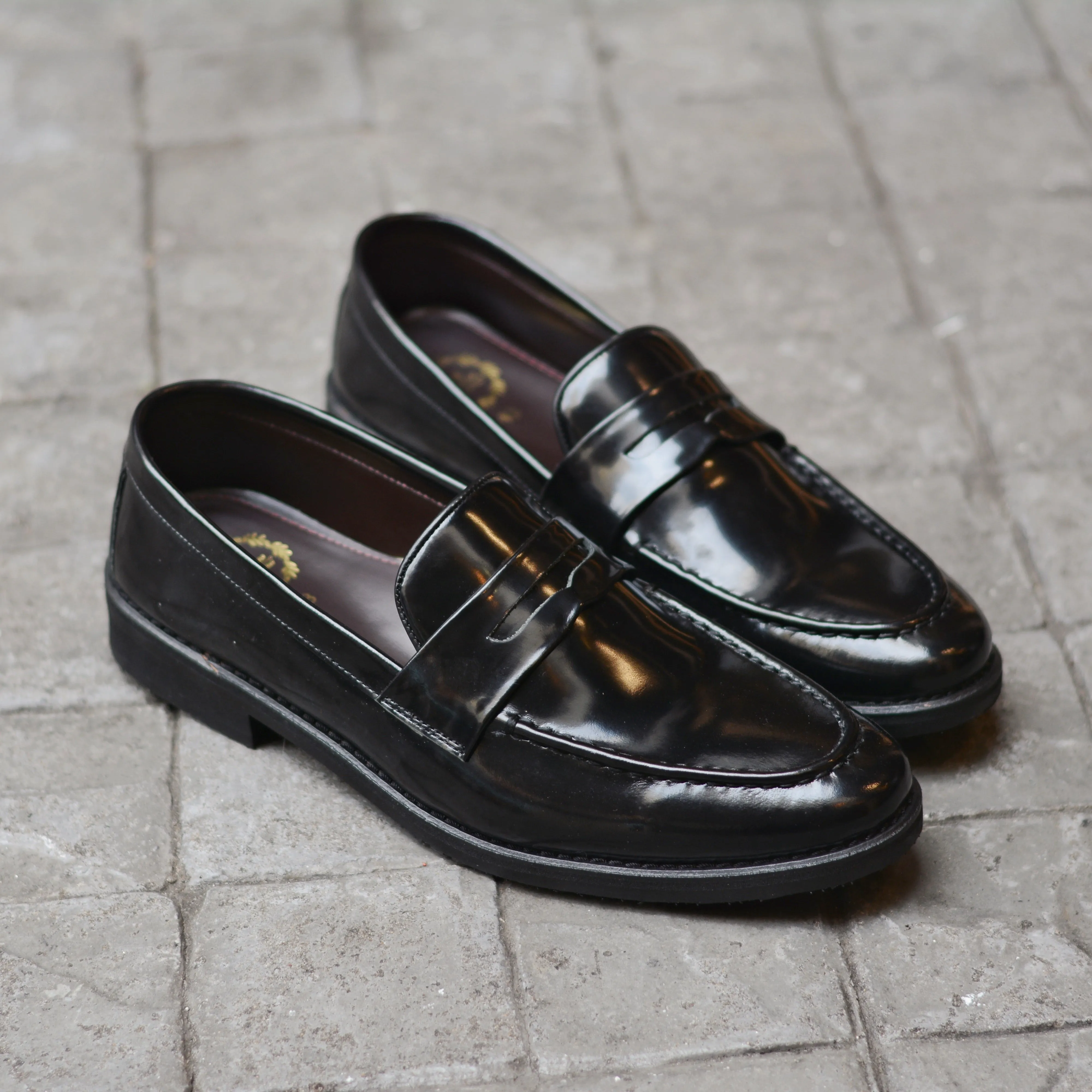 509 Penny Loafer Black x Black Soles