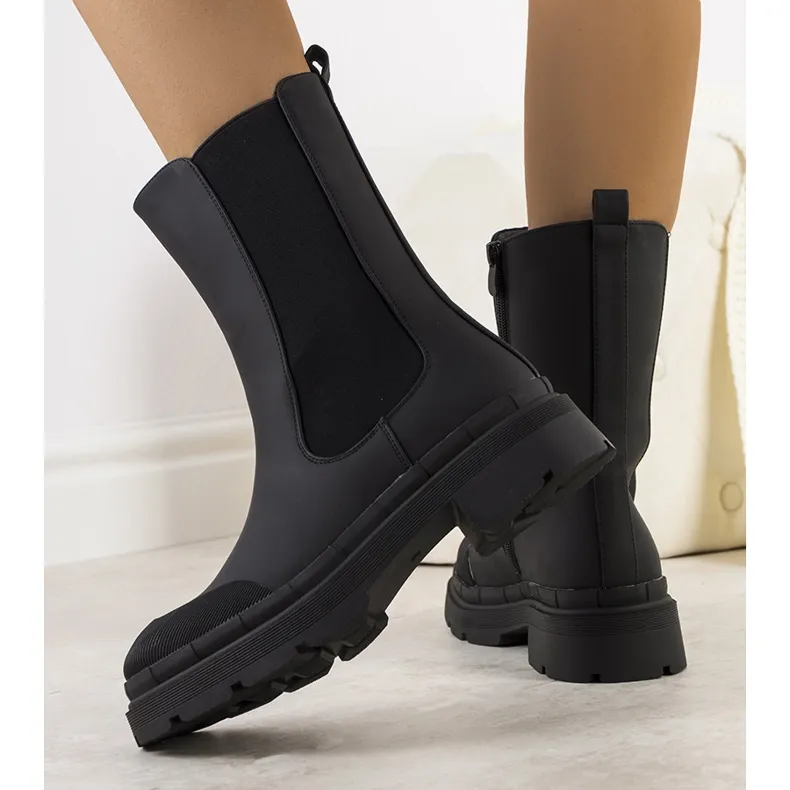 Black matte Antede boots