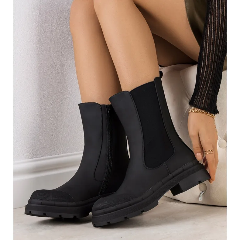 Black matte Antede boots