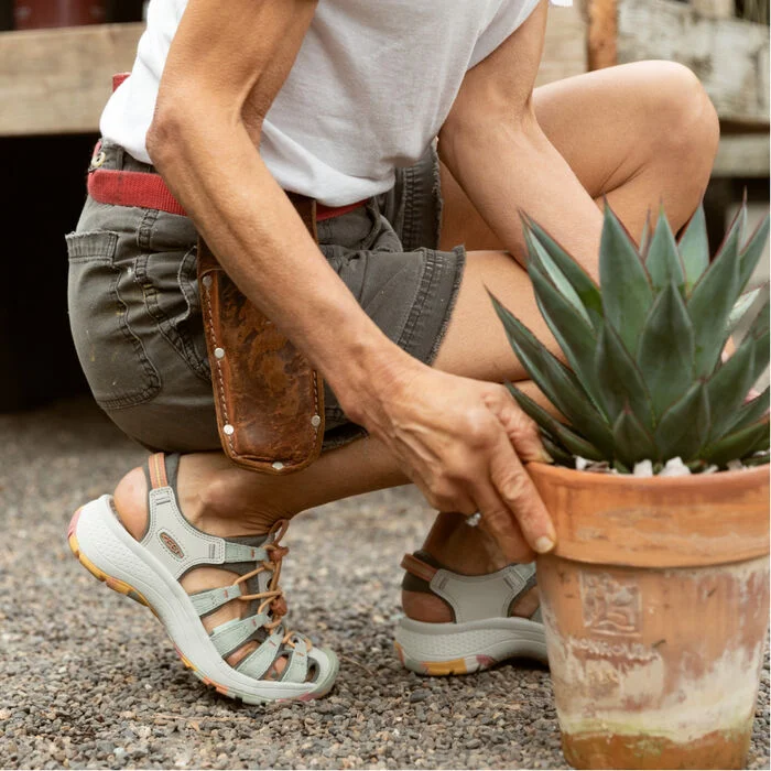 Keens Womens Astoria West Wedge Water Sandal- Grey/Coral