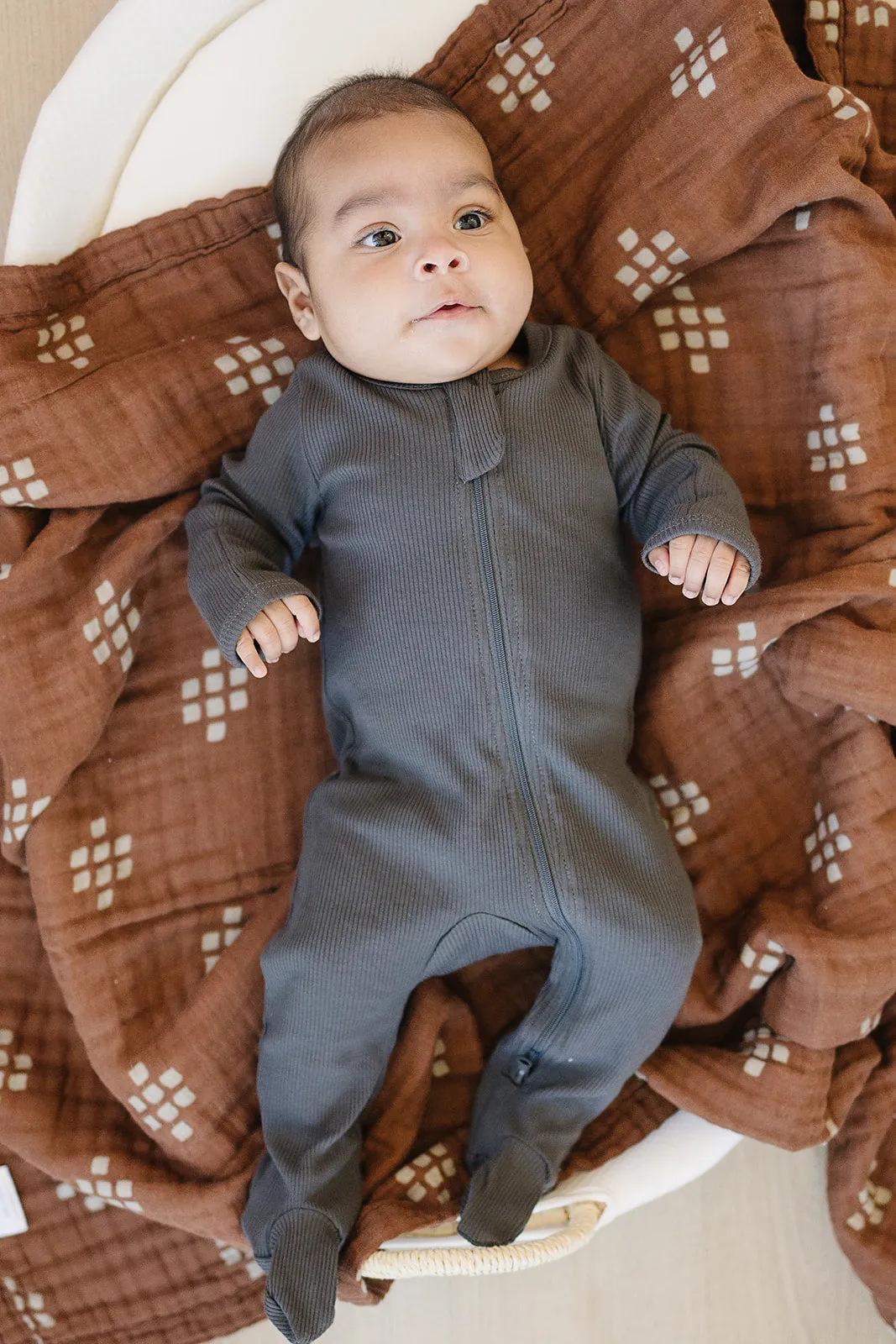 MEBIE BABY ORGANIC COTTON RIBBED ONE-PIECE | CHARCOAL